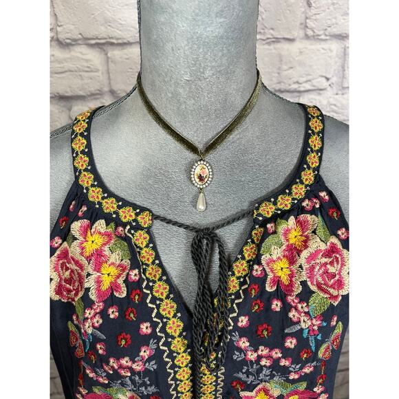 Handmade Victorian Style Rose and Pearl Drop Pendant Velvet Choker Necklace - Picture 3 of 7